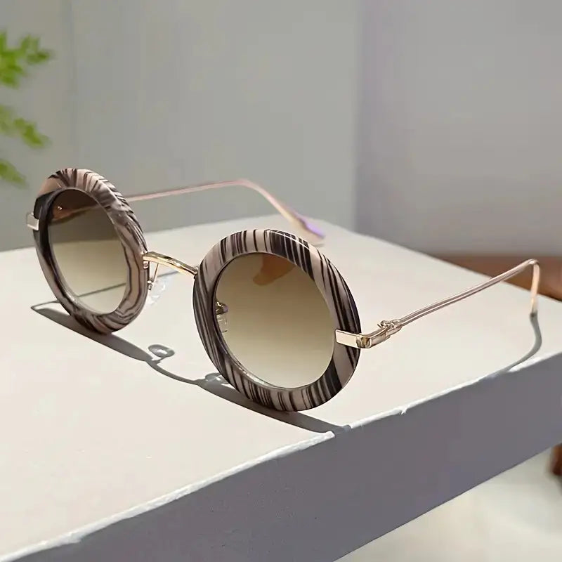 1 Pair Women's Elegant Round Metal Frame Glasses with Lenses