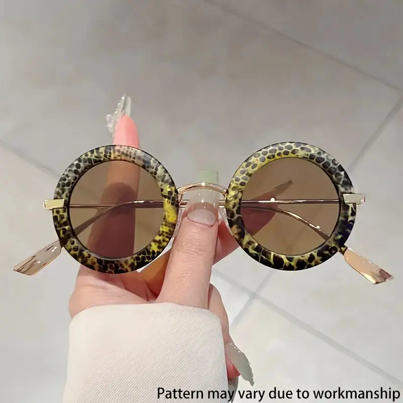 1 Pair Women's Elegant Round Metal Frame Glasses with Lenses
